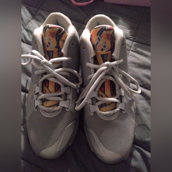 Nike shoes - Picture 4 of 5